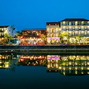 Riverland - Center Hotel